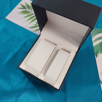 Boîte cadeau pour montres de couple, design carré à rabat, extérieur en cuir PU, intérieur en plastique, pour deux montres, accessoire de poignet