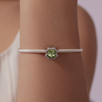 Breloque plaquée argent en forme de fleur avec strass en cristal vert, bijoux romantiques, cadeau pour femmes