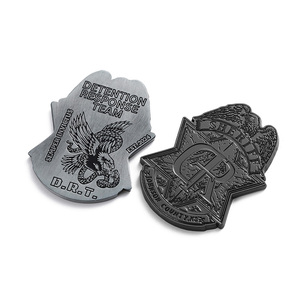 Design personalizzato logo 3D goffrato <span class=keywords><strong>nero</strong></span> in lega di zinco in metallo regalo moneta commemorativa emblema in metallo - Product Image 5