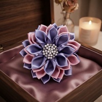 Broche Fleur en Alliage de Zinc avec Pétales en Ruban de Satin Rose Clair et Bleu, Inspirée de la Sororité Gamma Phi, pour Mariage