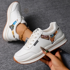 Zapatos Casuales para Caminar con Estampado Blanco y Negro para Mujer, Estilo Moderno, Zapatillas Retro con Plataforma - Product Image 2