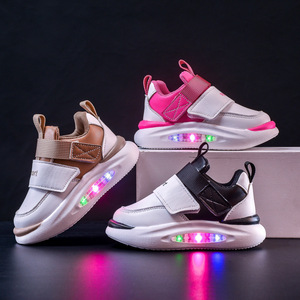 Chaussures LED pour enfants kaki et noires, baskets décontractées, chaussures lumineuses LED pour enfants, chaussures tendance pour la marche - Product Image 1