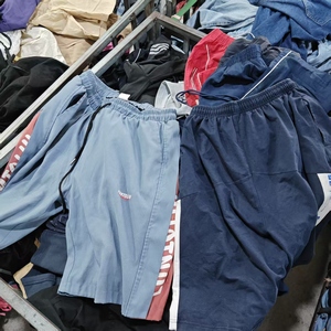 Vêtements <span class=keywords><strong>d</strong></span>'<span class=keywords><strong>occasion</strong></span> en gros, lots mixtes pour hommes : shorts de plage, maillots de bain <span class=keywords><strong>d</strong></span>'été, caleçons de bain, shorts de <span class=keywords><strong>surf</strong></span> - Product Image 1