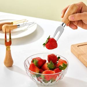 Prensa de ajo mini de acero inoxidable con mango de madera, cuchillo para mantequilla y juego de tenedores para frutas - Product Image 3
