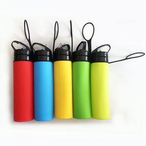 Bouteille d'eau pliable en silicone de 700 ml avec couvercle en acier inoxydable, bouteille d'eau de vélo en silicone de 600 ml pour les sports de plein air - Product Image 1