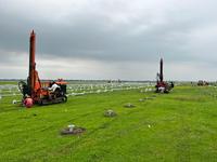 Pile driver sur chenilles | Équipement de réduction pour le changement rapide d'embouts de tarières de forage et de vis de pieutage, pour la pénétration et l'extraction de pieux