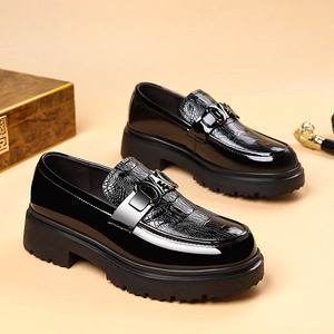 Mocasines de charol para hombre con punta redonda, sin cordones, suela gruesa, zapatos casuales de negocios para todas las estaciones, suela exterior de goma ligera - Product Image 2