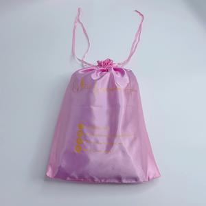 Bolsas de Satén Rosa Personalizadas con Cordón y Estampado en Dorado - Bolsas de Lujo para Empaque de Extensiones de Cabello con Iconos de Redes Sociales - Product Image 3