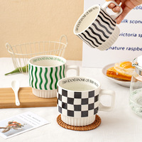 Tasses en céramique empilables minimalistes et élégantes, motif logo damier, idéales pour souvenirs, cadeaux, boîte cadeau, origine Chine, style INS