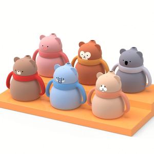 Gobelet à collation pour bébé avec double poignée, en silicone, avec paille intégrée pour l'eau et des motifs animaux, pour l'alimentation et la boisson, durable - Product Image 1