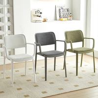 Chaise de salle à manger moderne nordique empilable et mobile en plastique souple pour la maison, la salle à manger et le restaurant
