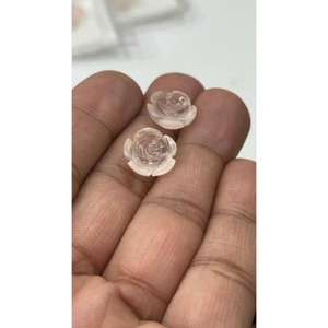 Par tallado en forma de flor Floral elegante de cuarzo rosa Natural para pendientes o tallado a mano coleccionable tallado en piedras preciosas de cuarzo rosa - Product Image 1