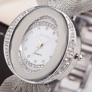 Reloj de cuarzo para mujer, pulsera de lujo chapada en oro con diseño de mariposa y diamantes, joyería personalizada de moda, venta al por mayor. - Product Image 5