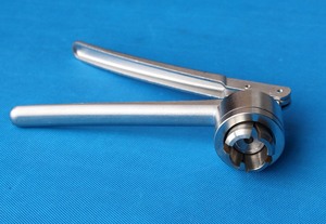 <span class=keywords><strong>Pince</strong></span> à <span class=keywords><strong>sertir</strong></span> pour flacons en verre Machine à sceller les flacons de 8mm - Product Image 4