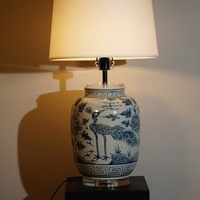 Lampe de table en céramique antique en forme de paon, lampe de bureau en céramique chinoise peinte à la main avec abat-jour blanc pour la décoration de chambre à coucher de style américain