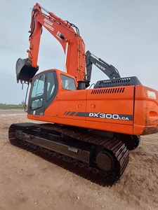 Excavadora Doosan DX300LCA de 30 Toneladas, Usada, con Cucharón Hidráulico para Operaciones en Obras de Construcción - Product Image 1