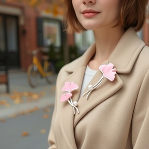 Broche de hoja de Ginkgo, aleación de zinc rosa y blanco, joyería de moda para mujer, regalo para ocasiones, forma de planta, estilo coreano - Product Image 1