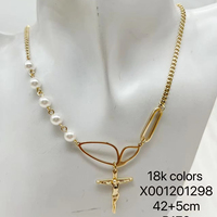 Collier double chaîne réglable XUPING en alliage de cuivre plaqué or avec croix superposée et perles d'imitation pour femme, vente en gros