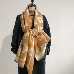Nouvelle écharpe imprimée florale polyvalente pour l'automne et l'hiver Version coréenne du châle de la fille avec <span class=keywords><strong>cache</strong></span>-<span class=keywords><strong>cou</strong></span> épaissi. - Product Image 5