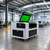 Machine de découpe et de gravure au laser CO2 1080 avec plateau de 1000x800 mm pour travaux de signalétique et d'affichage