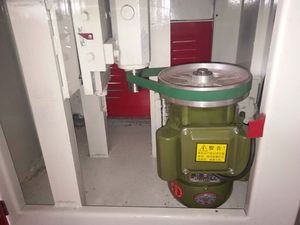 Máquina manual de un solo eje para espigado de madera, cortadora de espigas de alta productividad, fresadora de madera multifunción con mesa deslizante - Product Image 6