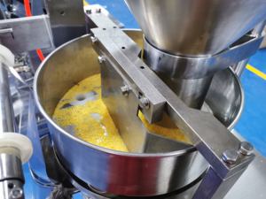 آلة تعبئة بذور الفصفصة الأوتوماتيكية KV/بذور الكناري/بذور التمر الهندي مصممة - Product Image 2