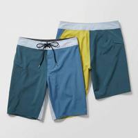 Shorts de bain pour hommes personnalisés avec étiquettes imprimées, design recyclé, coupe ample, taille fixe, fermeture à lacets, doublure en maille, poche zippée