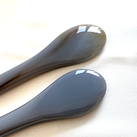 Cuillère de massage Gua Sha en agate grise pour le soin du visage, outil de beauté naturel fait main pour la thérapie d'acupuncture