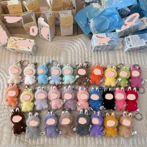 V4 Mini venta al por mayor Original Monsters Pin Love Series PVC llavero carta colgante caja ciega personaje congelado regalos para niños - Product Image 1