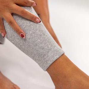 Genouillère de compression premium en fibre de bambou douce, antidérapante, pour soutien complet du genou, chauffe-jambes, soulagement de la douleur et protection du genou - Product Image 3
