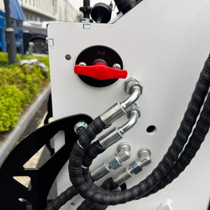 Chargeurs compactes articulés Multione de Chine avec moteur EPA, 360 kg, 460 kg, 500 kg, avec accessoires - Product Image 6
