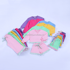 Sudadera suave para niñas pequeñas, manga larga, con volantes en el bajo, para jugar, viajar, la escuela y uso casual de fin de semana - Product Image 3