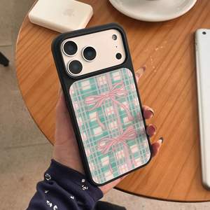 Funda con Lazo a Cuadros Verde y Rosa para iPhone 16/17 Pro Max, 15 Pro, Funda Mate de PC 14 Resistente a Golpes para 13 - Product Image 1