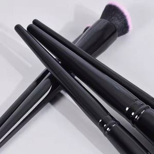 Juego de 18 Brochas de Maquillaje de Color Negro, Brochas de Maquillaje de Lujo de Marca Privada con Logotipo Personalizado, Brocha para Base de Maquillaje y Sombra de Ojos - Product Image 4