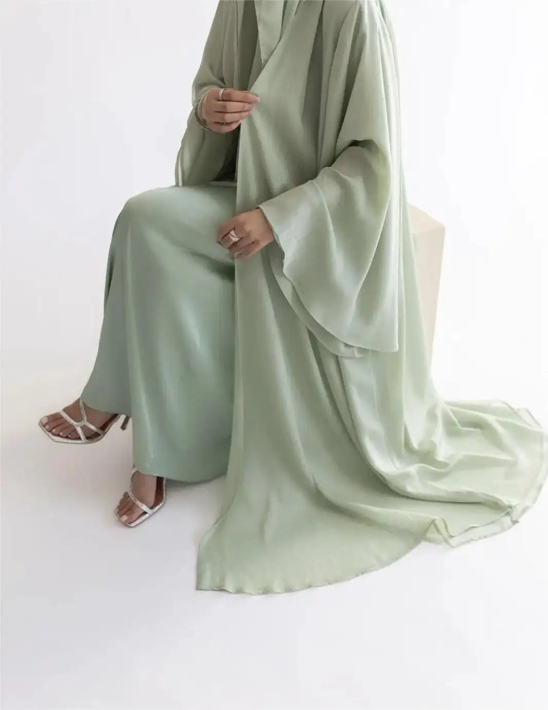 2024 U.Chic décontracté OEM femmes Dubai Abaya robes en mousseline de soie tissu couleur Pure femmes Hijab femmes vêtements musulmans