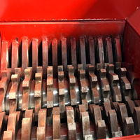 Le broyeur de déchets métalliques modèle 800 est utilisé pour broyer les palettes, les barils en plastique et les produits électroniques