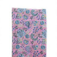 Motivos florales y detalles de ramilletes en el material, perfecto para la confección de kurtis de verano para mujer, trajes étnicos salwar.