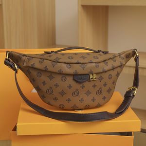 Sac à bandoulière à motif géométrique en matériau PU de haute qualité. La doublure intérieure est en polyester. Il convient à un usage quotidien.04 - Product Image 4