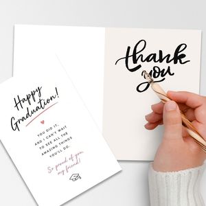 Biglietto d'auguri semplice in carta patinata stile scritto a mano per amici 'Ci stiamo così orgogliosi di te' con busta per un messaggio calorevole - Product Image 4