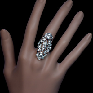 Anello Vintage Stile Reale con Diamante Sintetico e Motivo a Cristallo per Donne, Tono Argento, Regalo di Fidanzamento, Accessorio Moda per Uso Quotidiano e Feste - Product Image 4