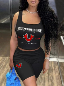 طقم صيفي C1025 من قطعتين للنساء، توب بدون أكمام وشورت بنقشة مصممة، مجموعة مضلعة - Product Image 4