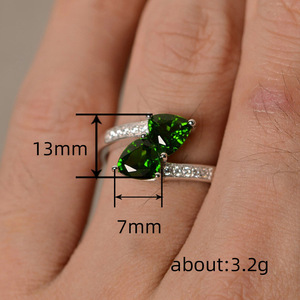 Anello da donna con accento triangolare, elegante, lussuoso, alla moda, gioiello di tendenza, regalo, accessorio romantico - Product Image 4