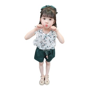 Ensemble deux pièces à volants floraux mignons pour bébés filles, haut sans manches et short d'été - Product Image 5