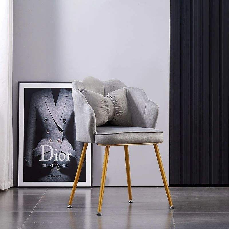 Corona de pétalos (gris)