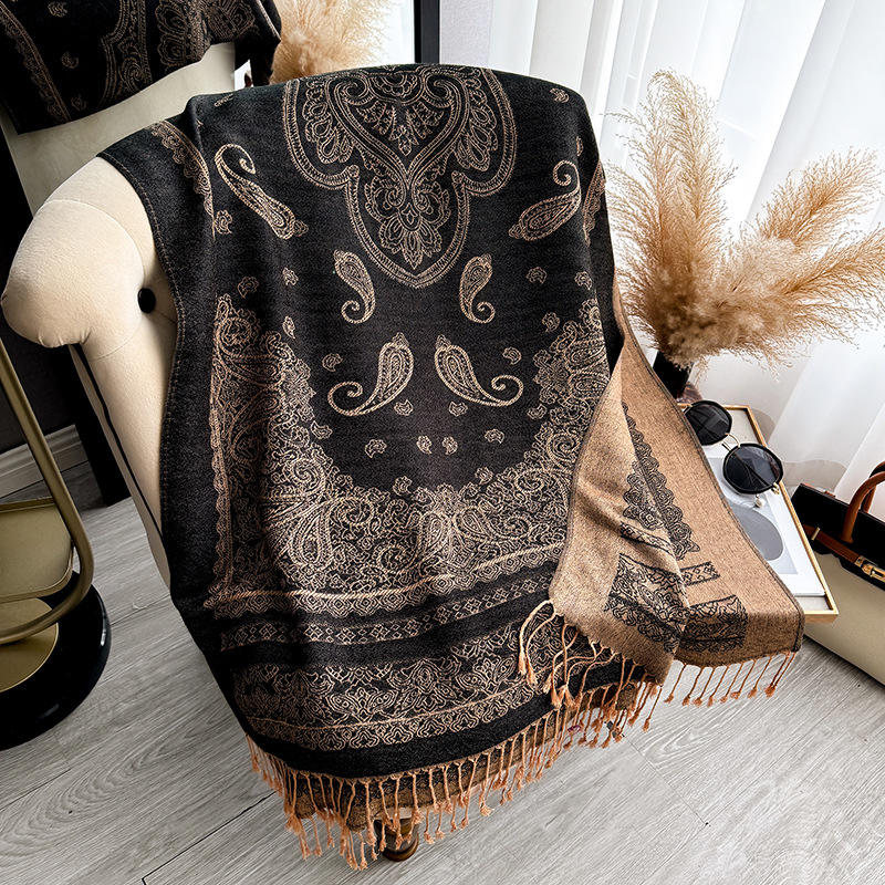 สีน้ำตาลดำ