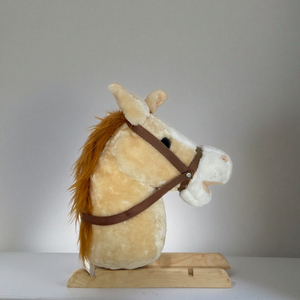 D <span class=keywords><strong>KING</strong></span> Cavallo di Legno Giocattolo, Marionetta Morbida in Peluche per Bambini, Gioco di Ruolo Interattivo e Divertente - Product Image 2