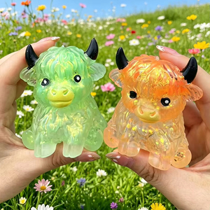 Lindo Juguete Sensorial de Vaca Highland de Malta con Purpurina, Suave, de Subida Lenta, Antiestrés y para Aliviar la Ansiedad - Product Image 3