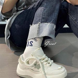 Baskets blanches tendance Hong Kong 2026, nouveau style, semelle épaisse, chaussures de sport décontractées polyvalentes pour femmes - Product Image 5