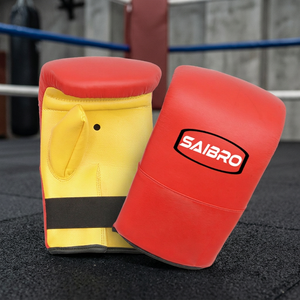 Gants de frappe en cuir PU et cuir de vachette de 8 oz et 12 oz avec logo personnalisé pour l'entraînement aux arts martiaux et la boxe, dotés de poignées ergonomiques - Product Image 3