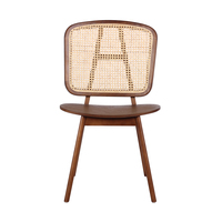 Les fabricants de meubles vendent de nombreuses chaises de salle à manger de plein air de style crème, dossier en rotin tressé, cafés hôtel chai